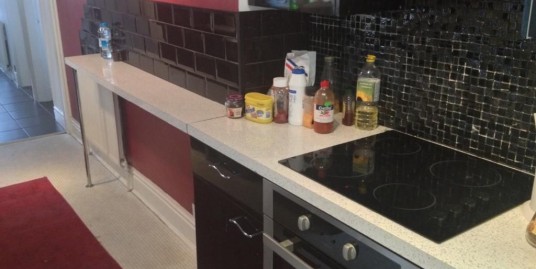 2 Bedrooms available in shared house,BILLS INCLUDED, High End, Didsbury, close to transport, amenities, Off road parking.