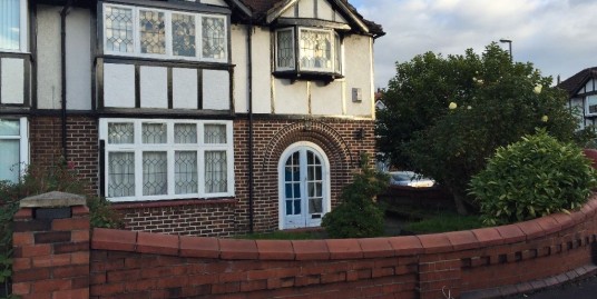 Bedrooms available, close to all amenities, public, train station, shared house.