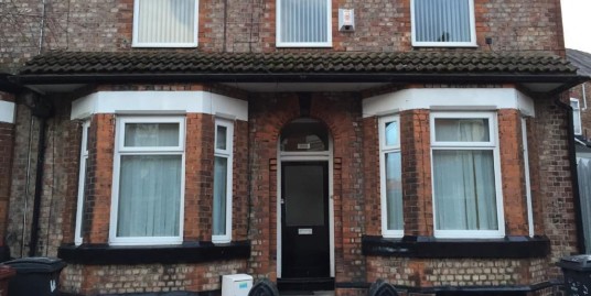 3 bed flat Crumpsall, Double bedrooms with 2 toilets,close to city centre and all amenaties