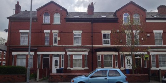 7 bed house, Victoria Park, close to university, city centre, hospital, public transport and all amenaties.