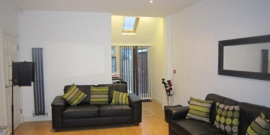 Luxury 7 bed house, ALL BILLS INCLUDED, High Standard, close to amenaties, public transport, City ,University.
