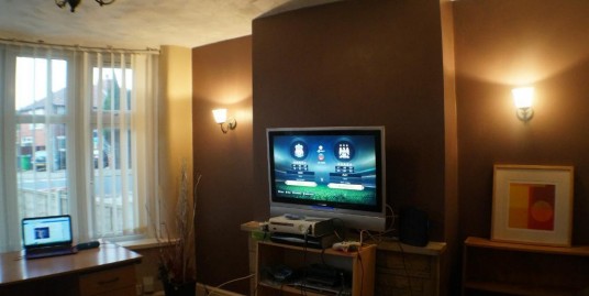 4 bed, Parsonage Rd, SUMMER HALF RENT, close toamenities, public transport, Withington, Didsbury Village