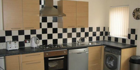 4 bedroom house, BILLS INCLUDED, High standard, close to amenities, transport, City centre ,University