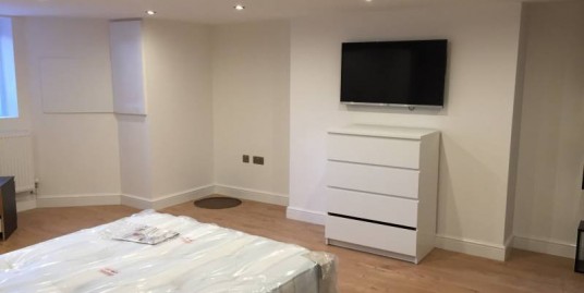 Bed rooms, all bills included, luxury shared house, close to city centre, transport, university Fallowfield
