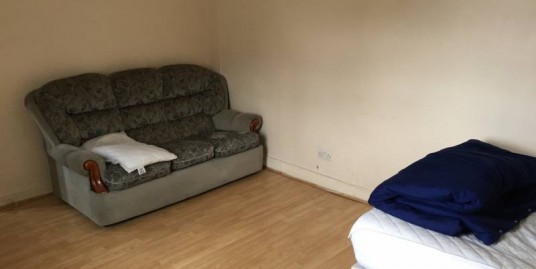 Bedrooms, Bills Included. Werneth Ave Fallowfield, M14 7BF