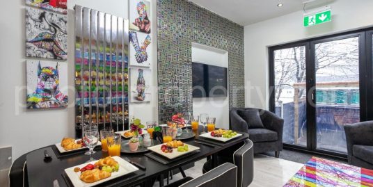 Luxury 7 bed 7 en-suite, BILLS INC Student house, Fallowfield, close to transport all amenities.